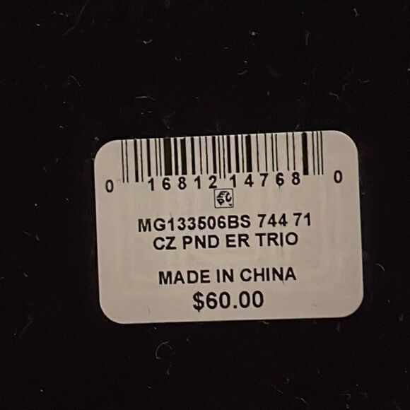 NIB fine silver plate cubic zirconia mom necklace , heart and stud earring set. - Picture 3 of 4